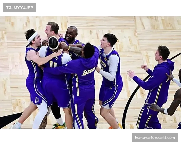 湖人后场新援肯纳德状态起伏,对阵步行者后三节竟一分未得 湖人后场新援肯纳德状态起伏,对阵步行者后三节竟一分未得